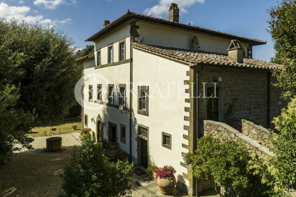 Villa nobiliare con piscina e dépendance a Cortona