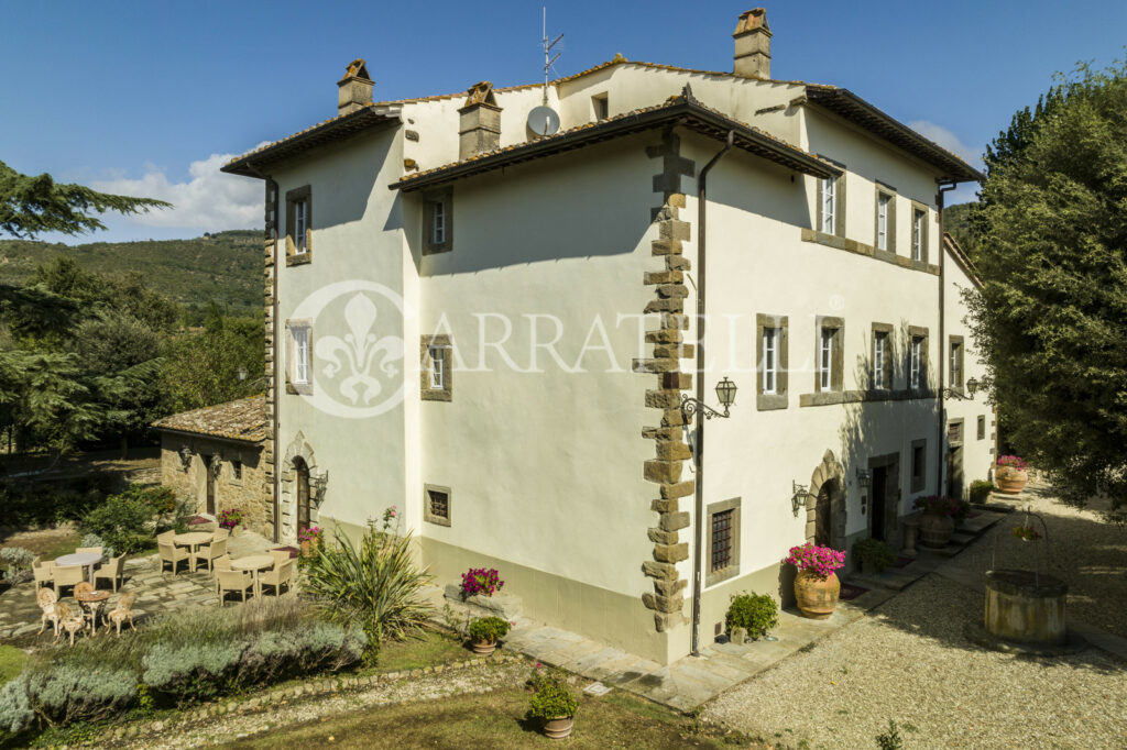 Villa nobiliare con piscina e dépendance a Cortona