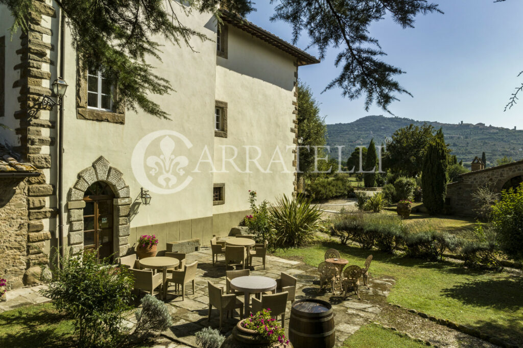 Villa nobiliare con piscina e dépendance a Cortona