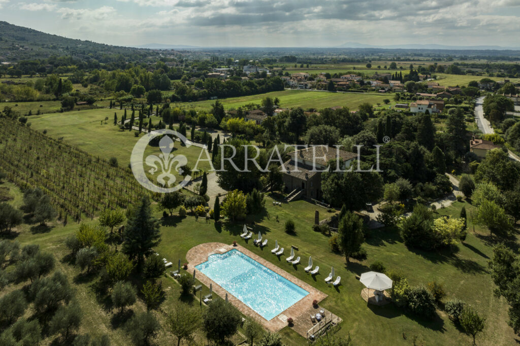 Villa nobiliare con piscina e dépendance a Cortona