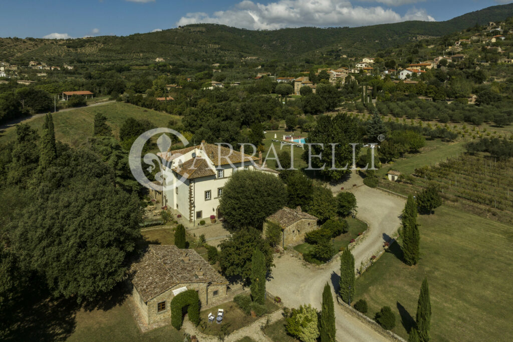 Villa nobiliare con piscina e dépendance a Cortona