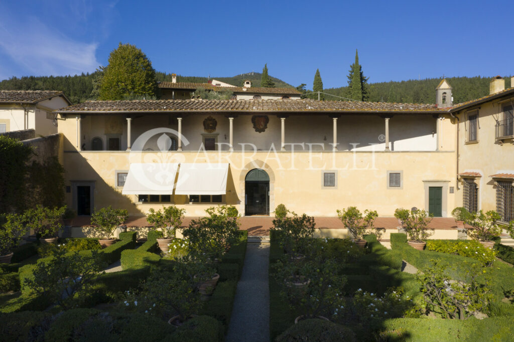 Prestigiosa villa Medicea sulle colline di Firenze