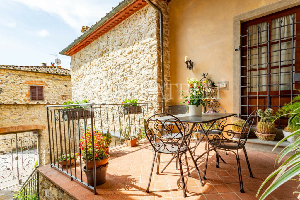 Ville restaurate in borgo toscano con piscine