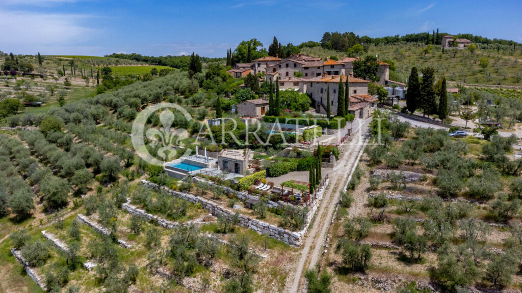 Ville restaurate in borgo toscano con piscine