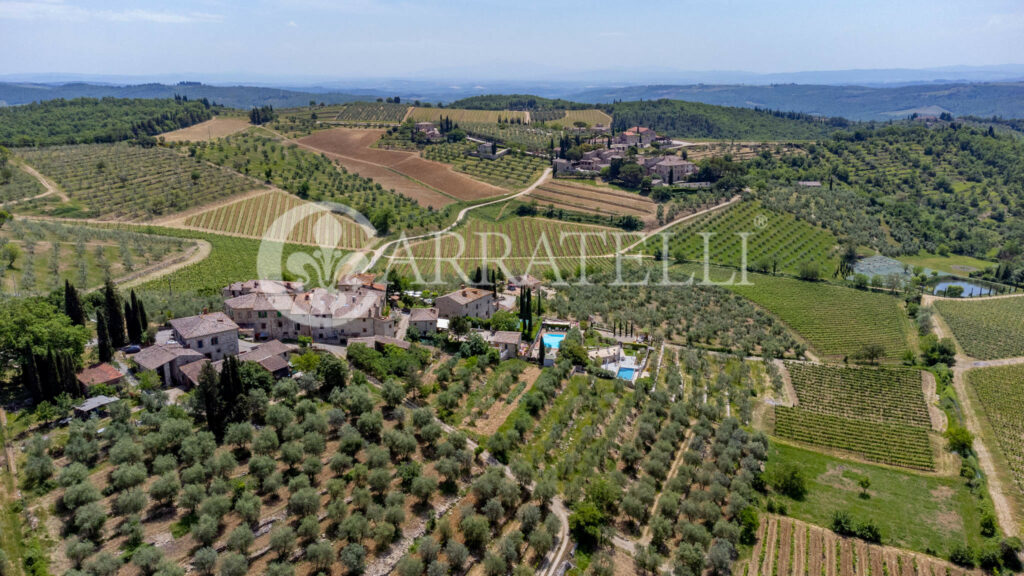 Ville restaurate in borgo toscano con piscine