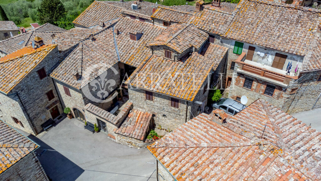 Ville restaurate in borgo toscano con piscine