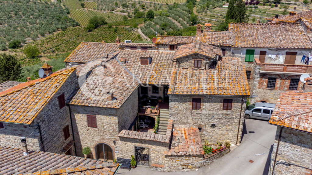 Ville restaurate in borgo toscano con piscine