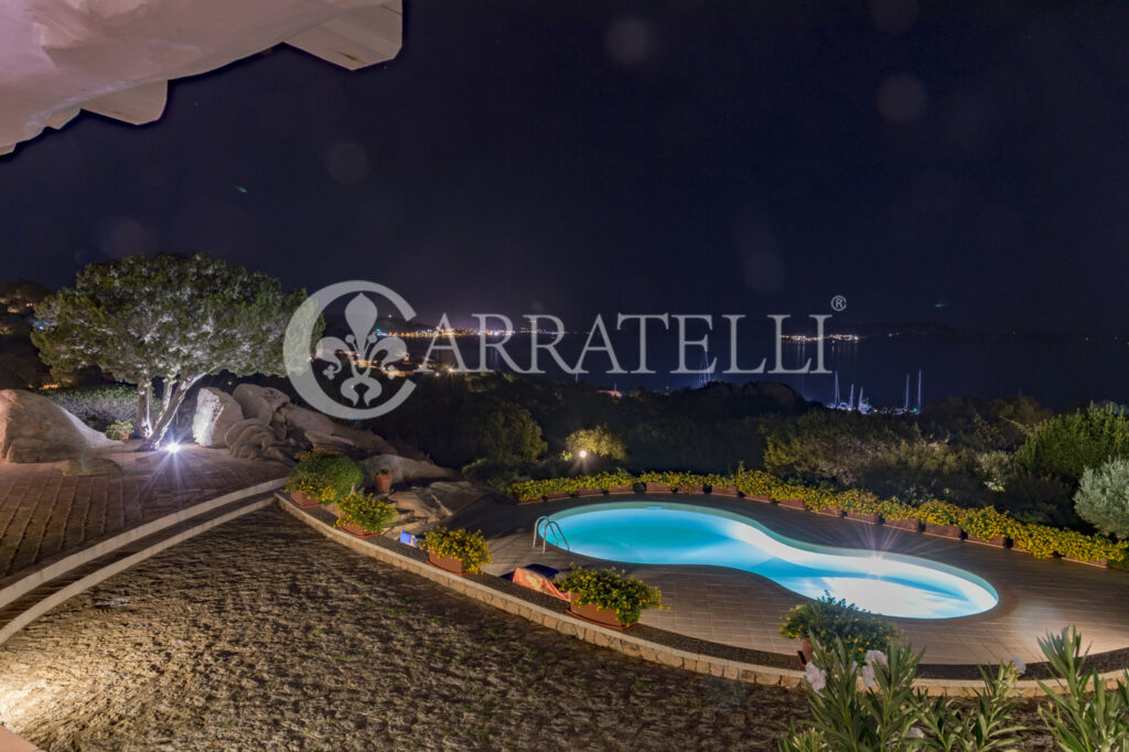 Villa con piscina e vista mare a Porto Rafael