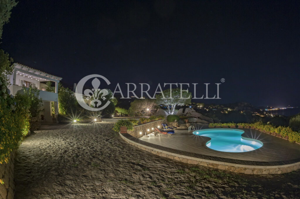 Villa con piscina e vista mare a Porto Rafael