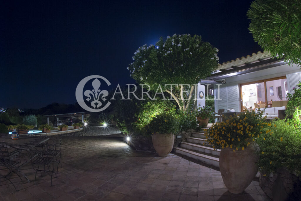 Villa con piscina e vista mare a Porto Rafael