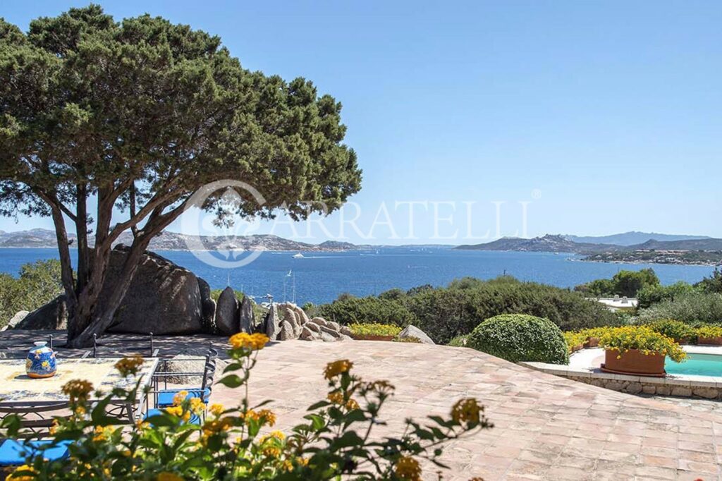 Villa con piscina e vista mare a Porto Rafael