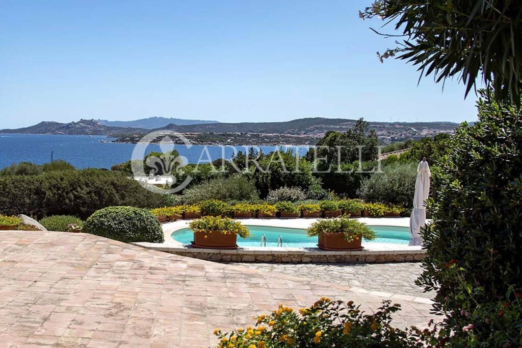 Villa con piscina e vista mare a Porto Rafael