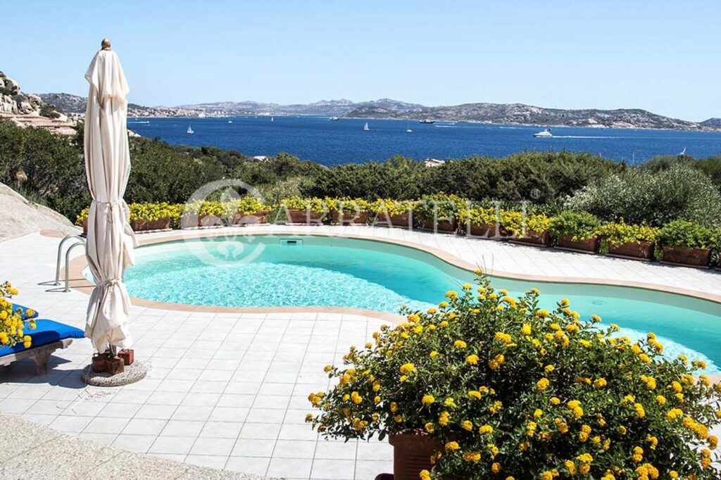 Villa con piscina e vista mare a Porto Rafael