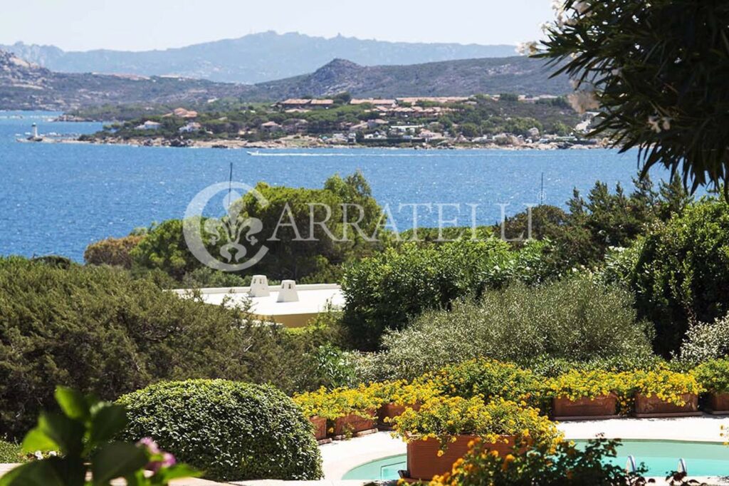 Villa con piscina e vista mare a Porto Rafael