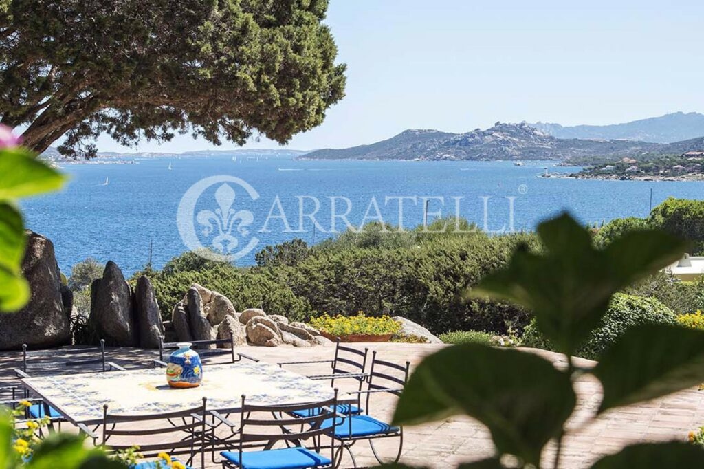 Villa con piscina e vista mare a Porto Rafael