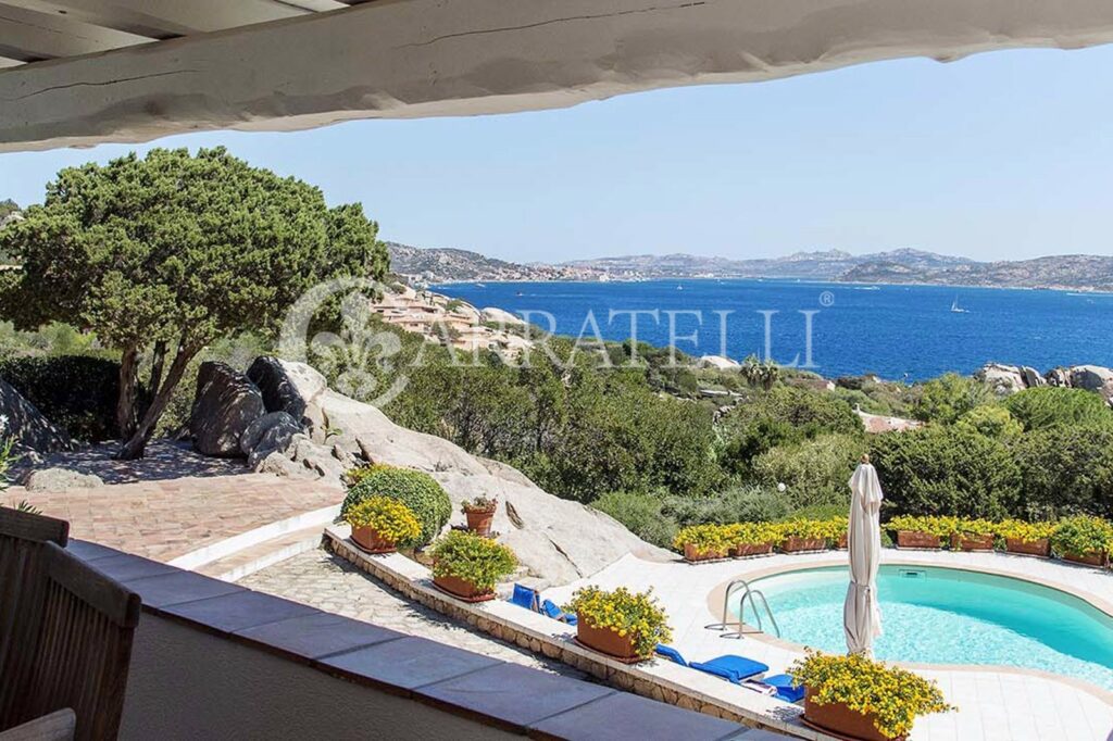 Villa con piscina e vista mare a Porto Rafael