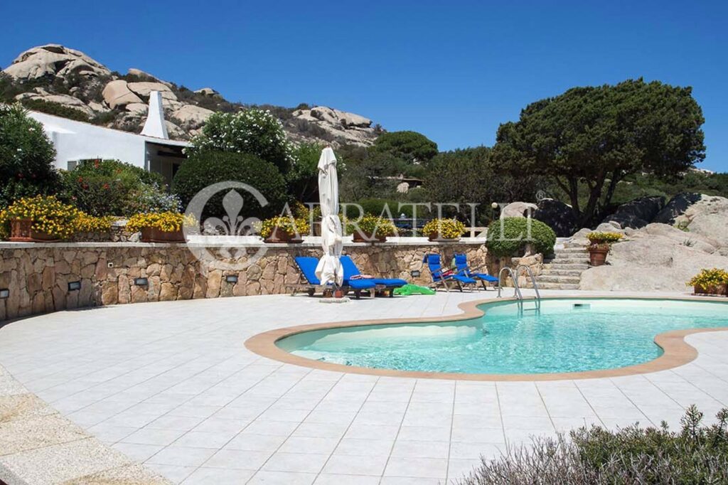 Villa con piscina e vista mare a Porto Rafael