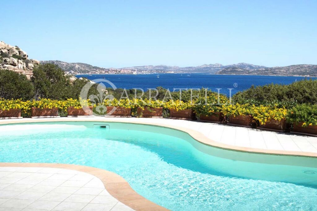 Villa con piscina e vista mare a Porto Rafael