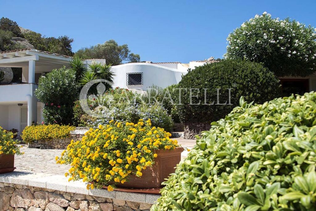 Villa con piscina e vista mare a Porto Rafael