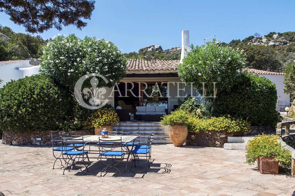 Villa con piscina e vista mare a Porto Rafael