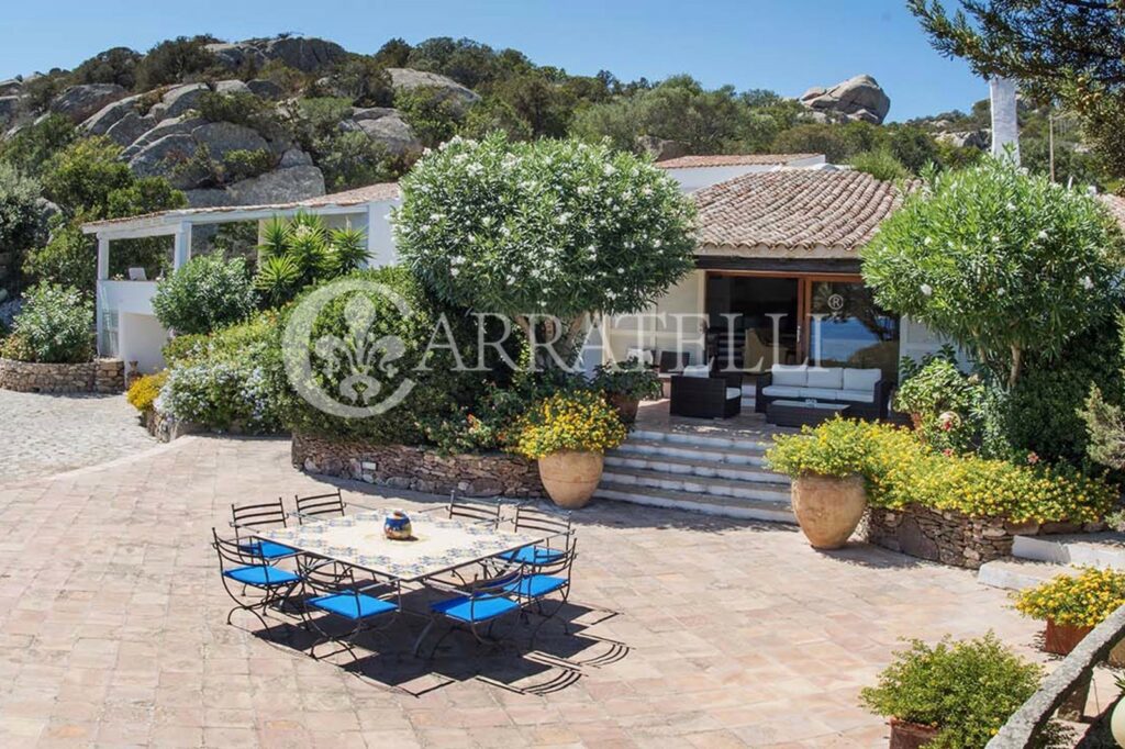 Villa con piscina e vista mare a Porto Rafael