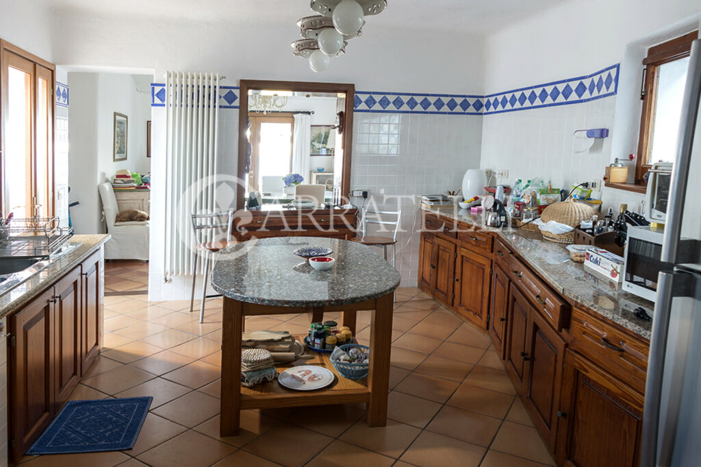 Villa con piscina e vista mare a Porto Rafael