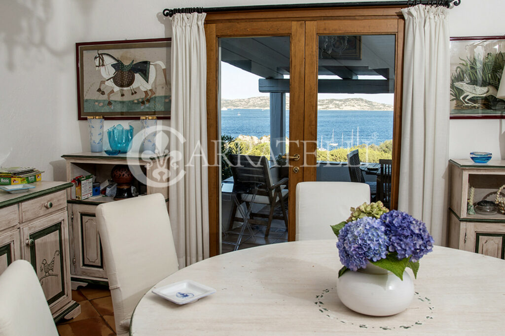 Villa con piscina e vista mare a Porto Rafael