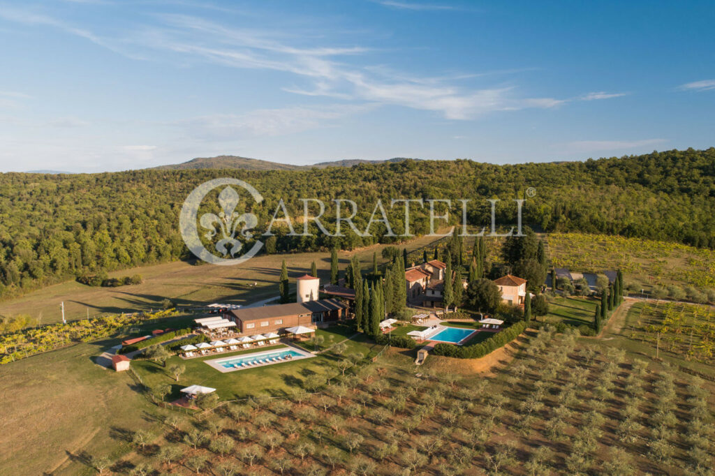 Resort di lusso con vigna e oliveta ad Arezzo