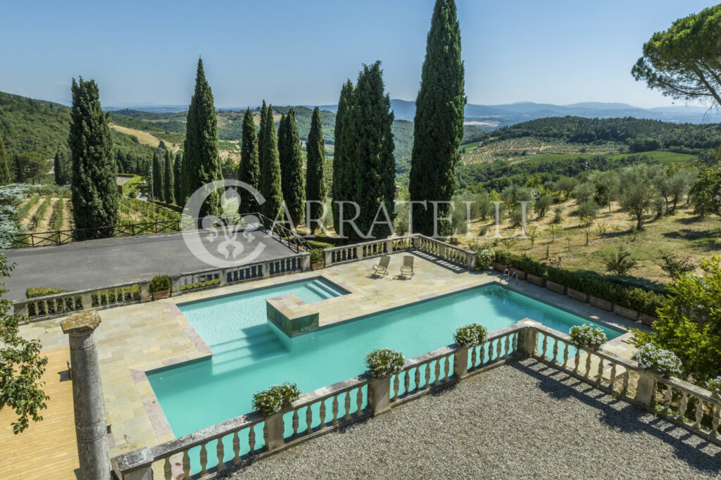 Azienda vitivinicola e olearia con parco e piscina