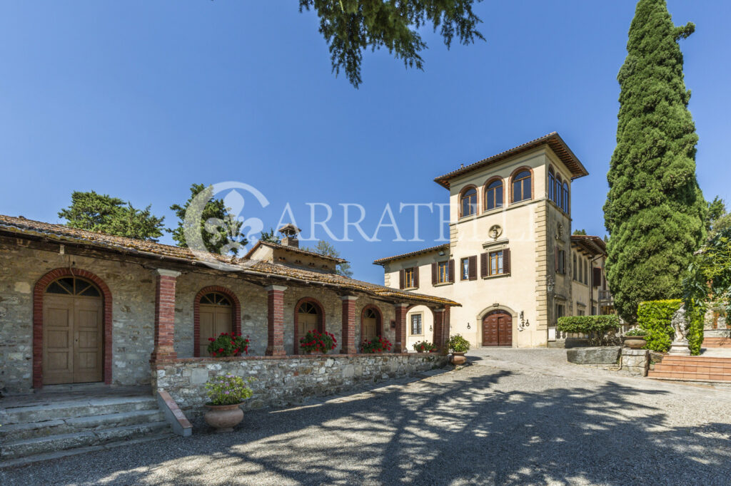 Azienda vitivinicola e olearia con parco e piscina