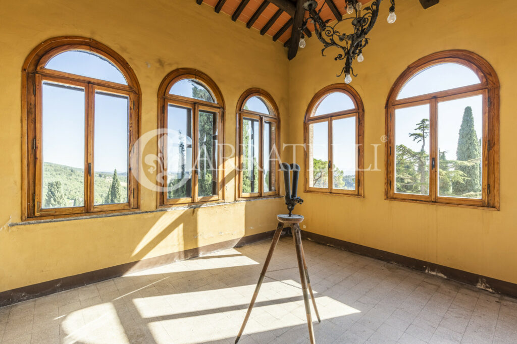 Azienda vitivinicola e olearia con parco e piscina