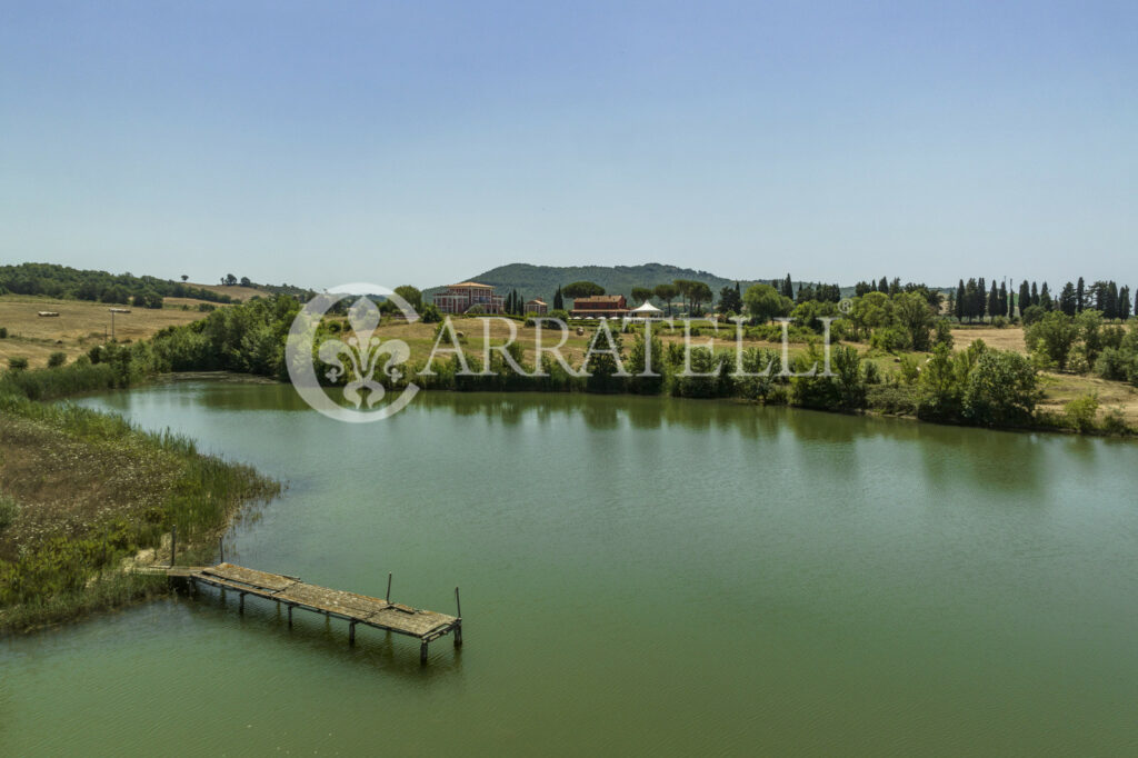 Azienda Agricola con Resort nella Maremma Toscana