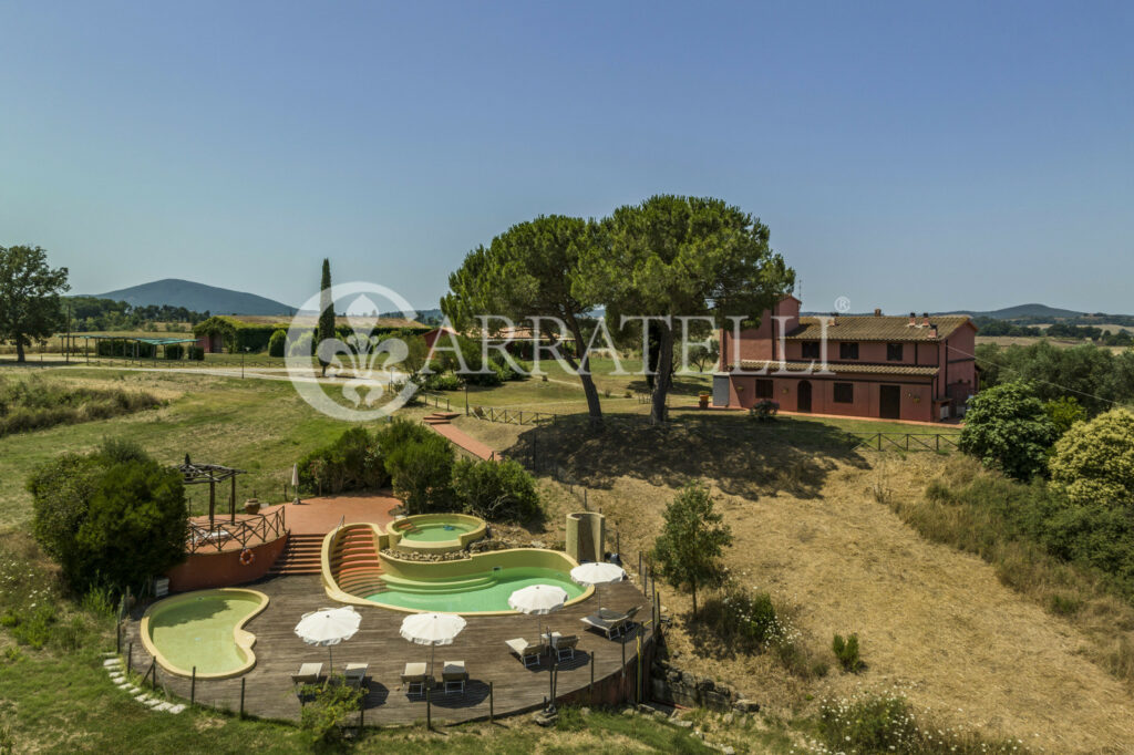 Azienda Agricola con Resort nella Maremma Toscana