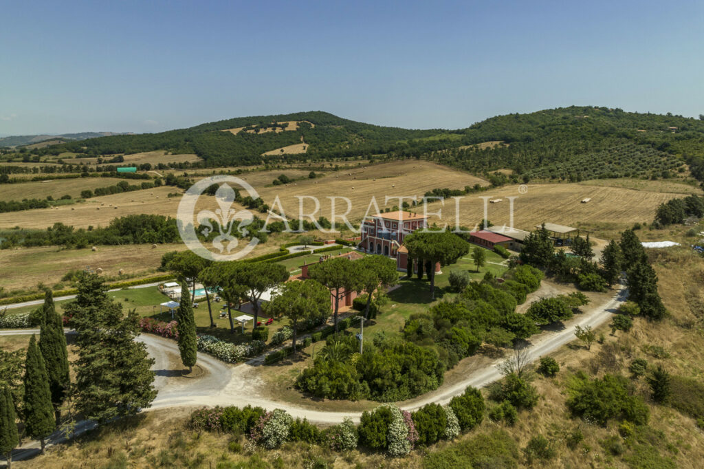 Azienda Agricola con Resort nella Maremma Toscana