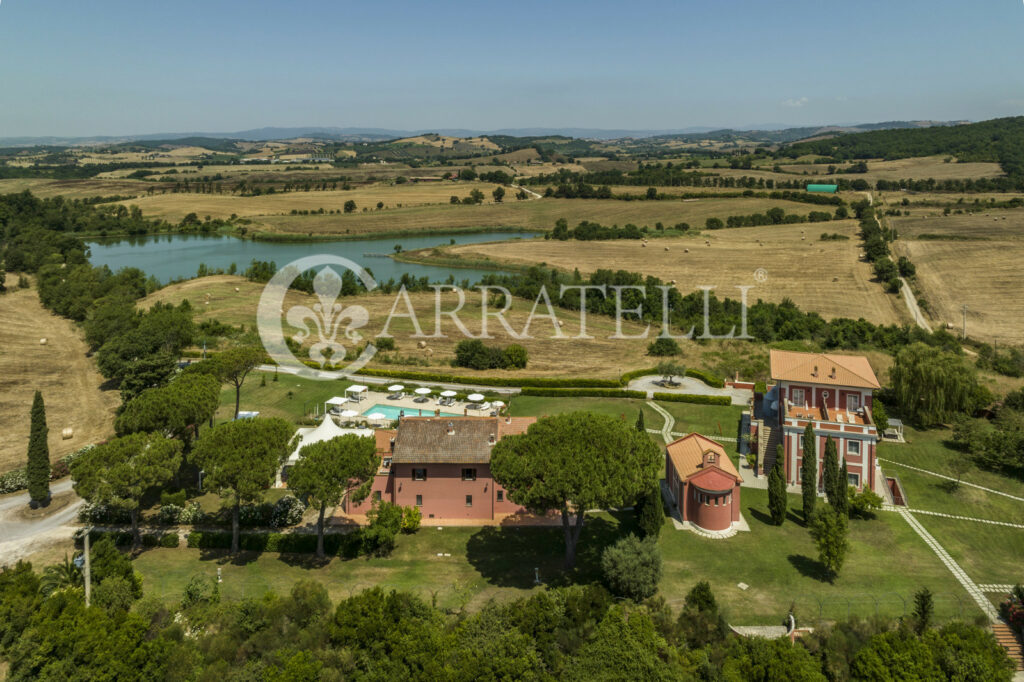 Azienda Agricola con Resort nella Maremma Toscana