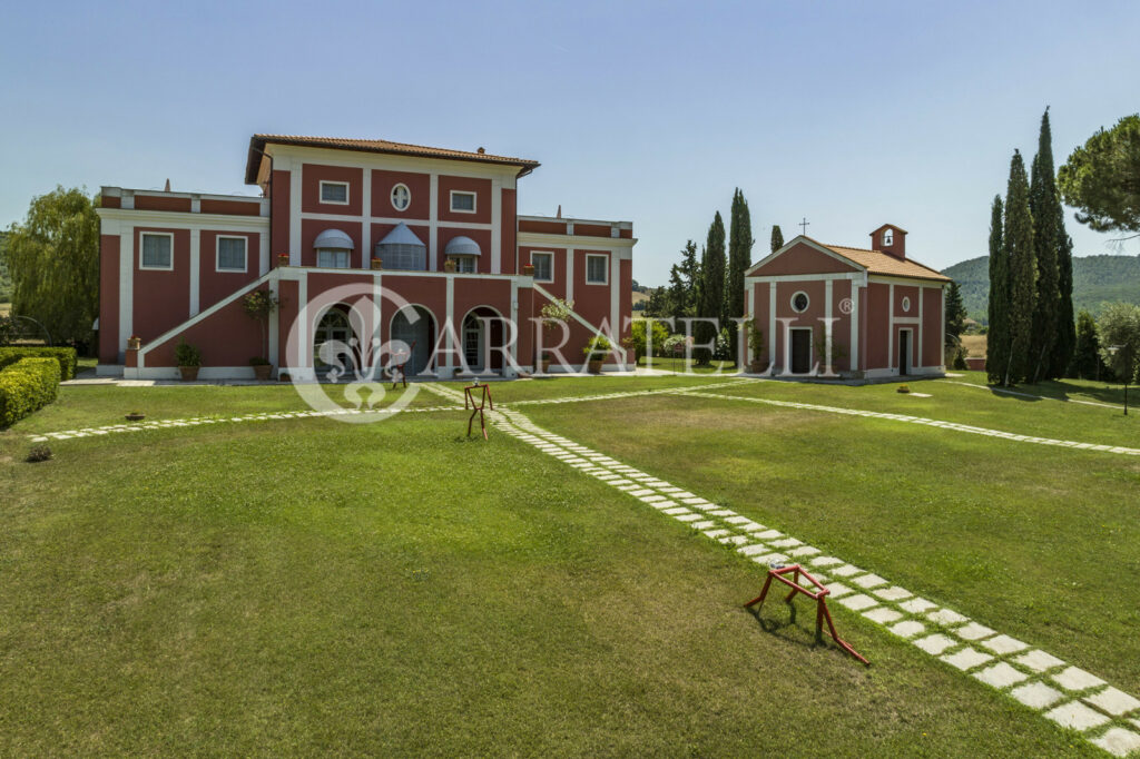 Azienda Agricola con Resort nella Maremma Toscana