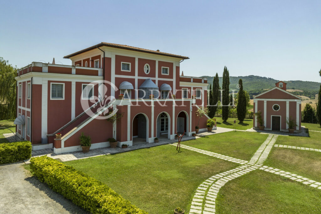 Azienda Agricola con Resort nella Maremma Toscana