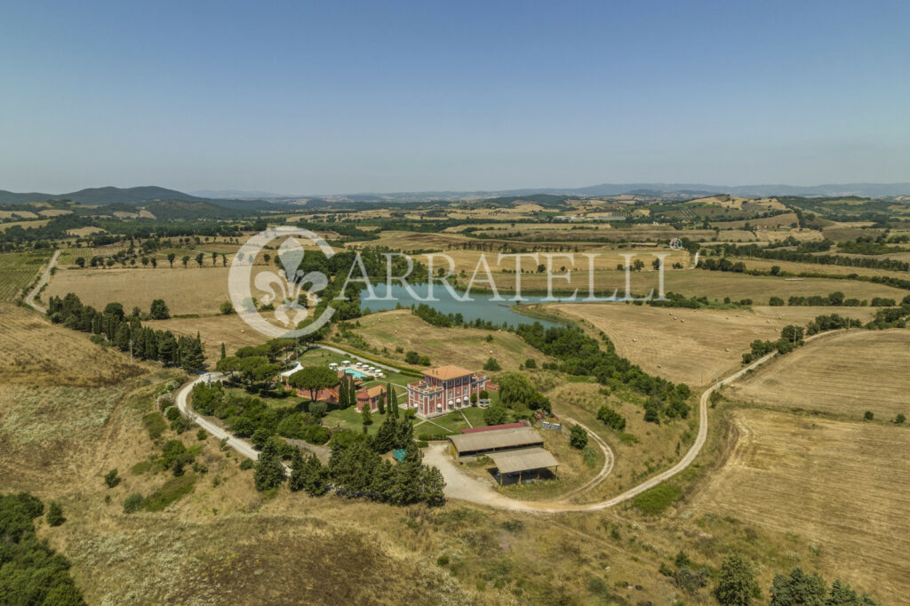 Azienda Agricola con Resort nella Maremma Toscana