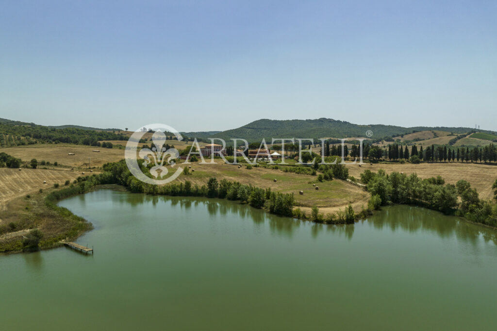 Azienda Agricola con Resort nella Maremma Toscana