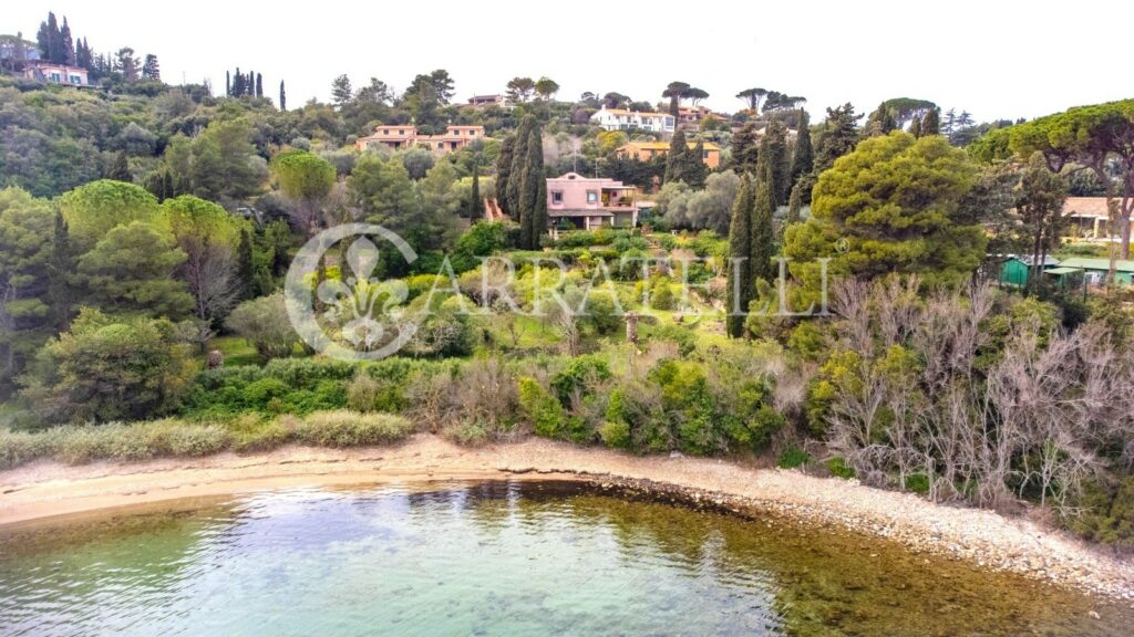 Argentario – Villa con accesso diretto al mare