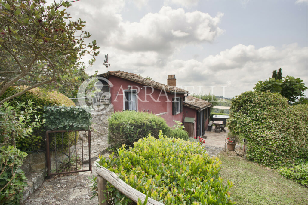 Villa con piscina e vista panoramica – Scansano