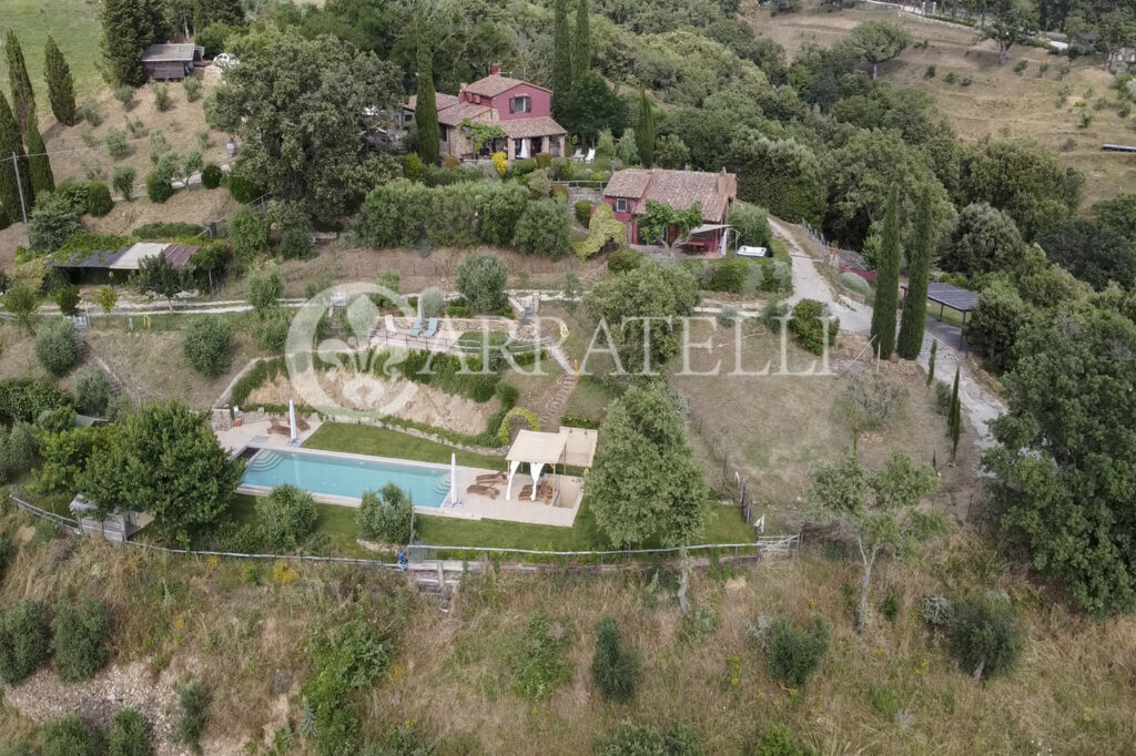 Villa con piscina e vista panoramica – Scansano