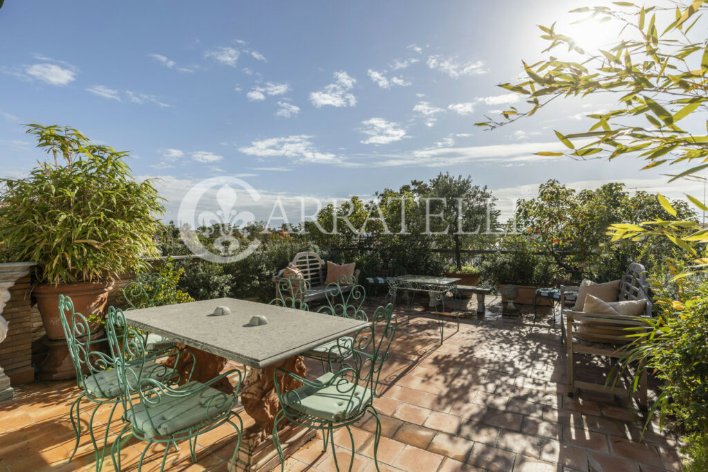 Penthouse with terrace and view of Rome