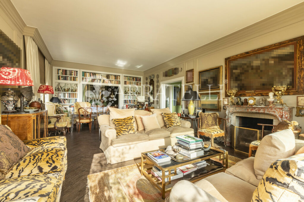 Penthouse with terrace and view of Rome