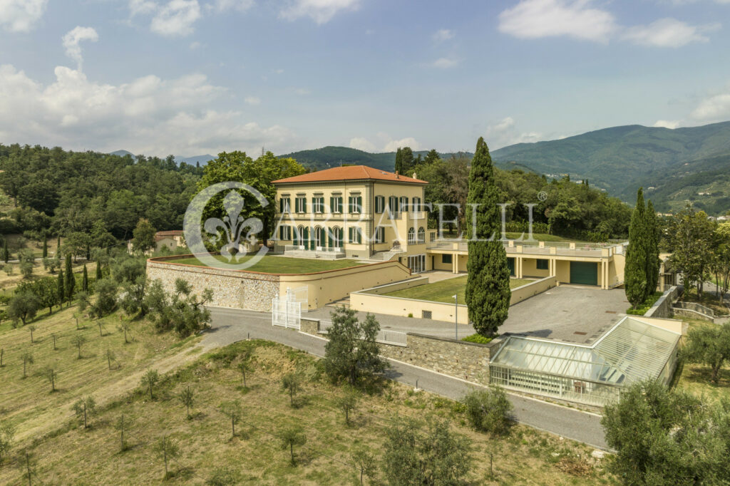 Villa storica con parco e piscina a Pistoia