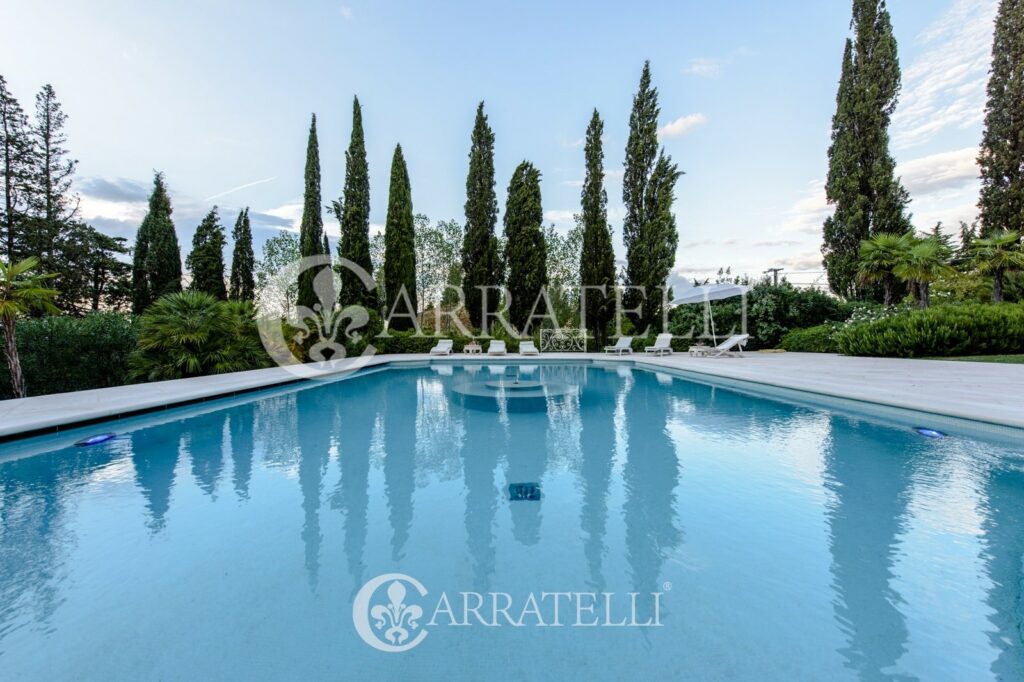 Esclusiva villa panoramica con piscina nel Chianti