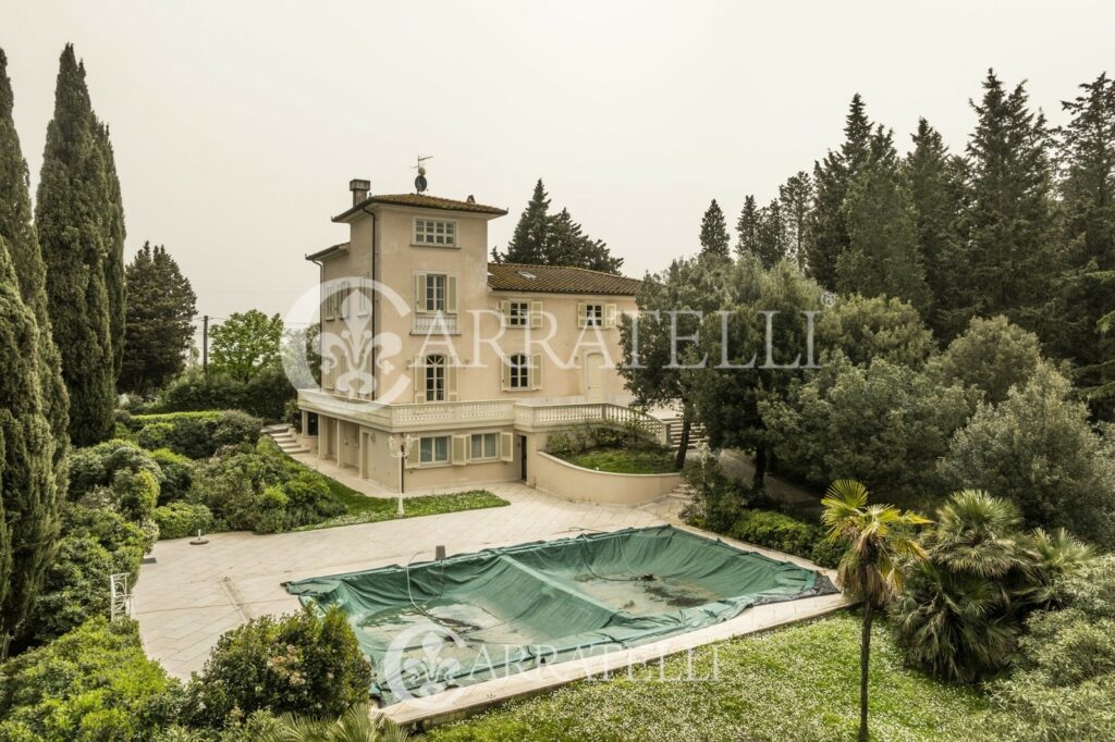 Esclusiva villa panoramica con piscina nel Chianti