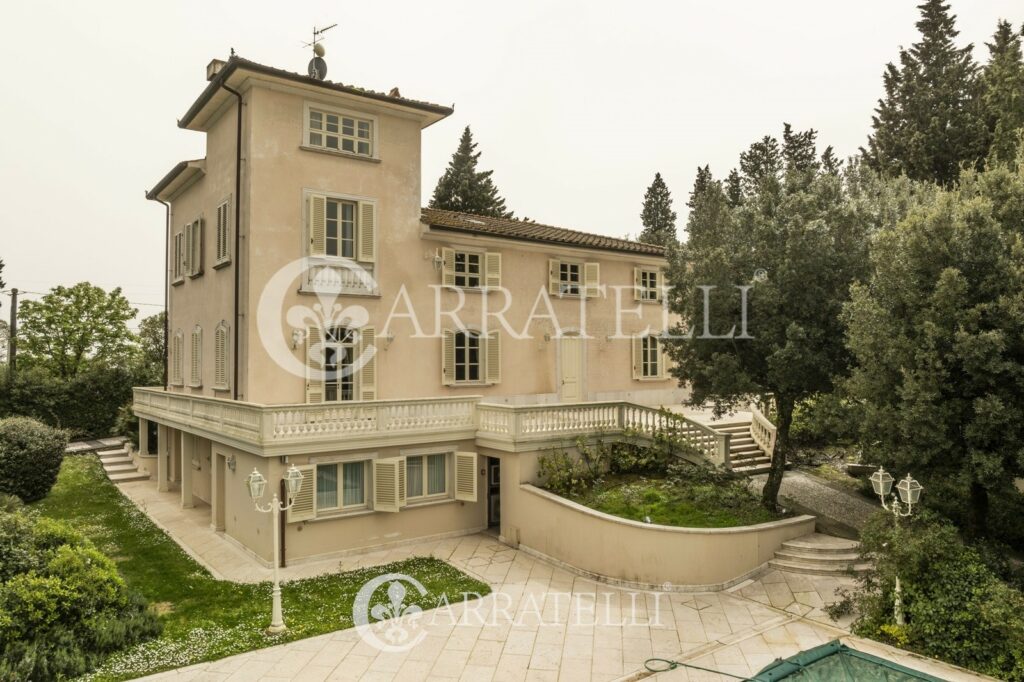 Esclusiva villa panoramica con piscina nel Chianti