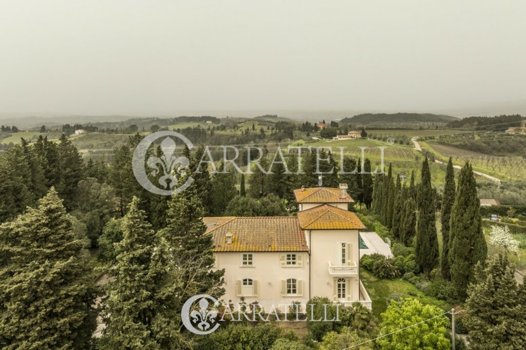 Esclusiva villa panoramica con piscina nel Chianti