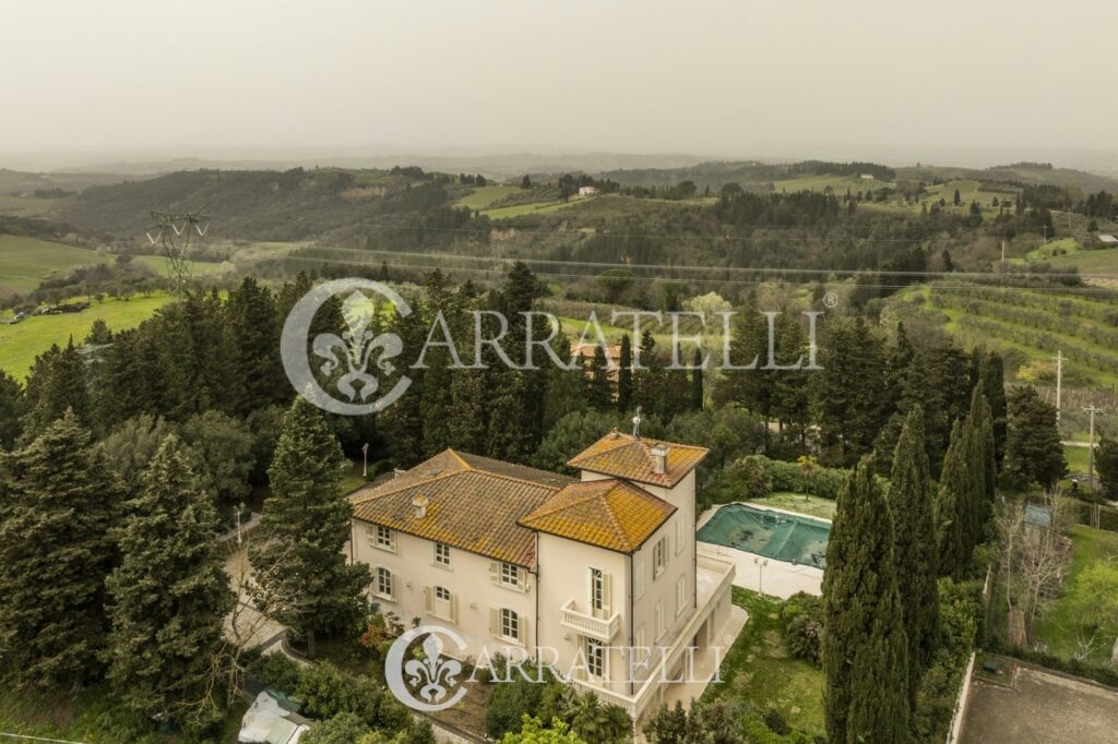 Esclusiva villa panoramica con piscina nel Chianti